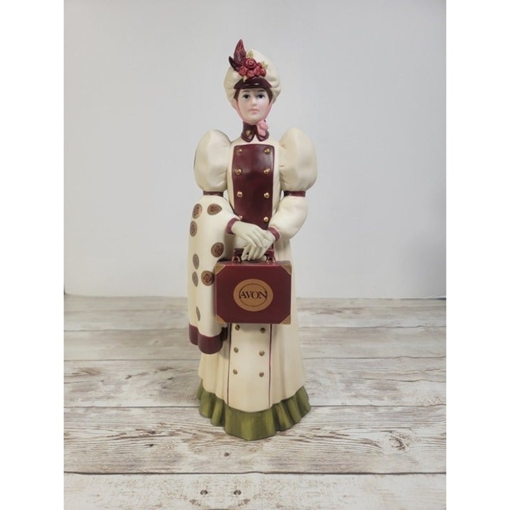 Avon 2006 Mrs Albee Figurine Presidents Club Representative Award LN